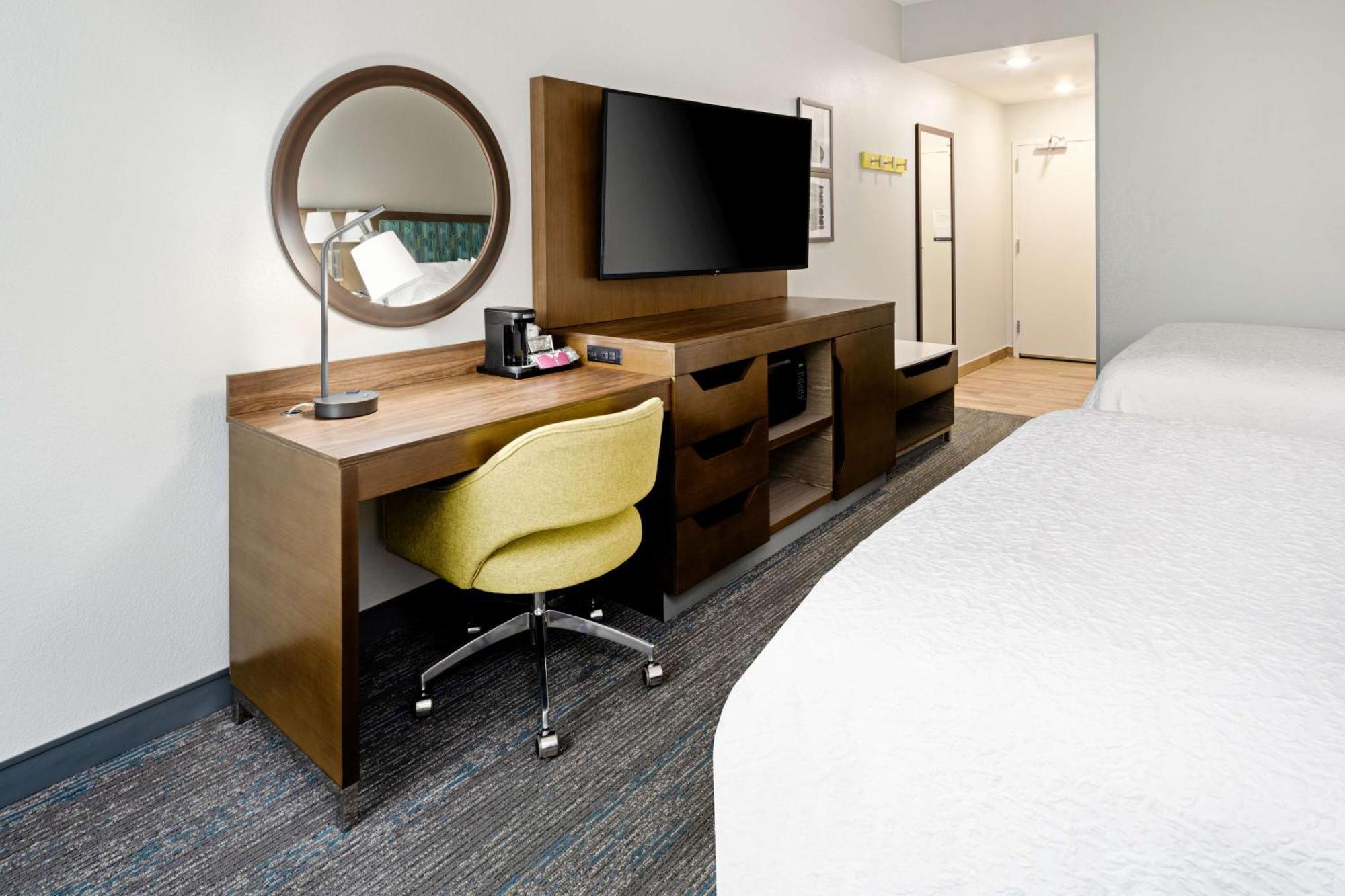 Hampton Inn Richmond-Меканиксвилл Экстерьер фото