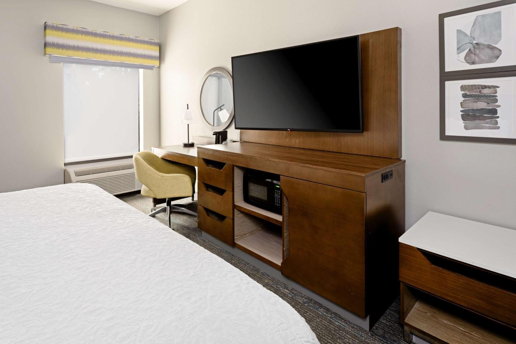 Hampton Inn Richmond-Меканиксвилл Экстерьер фото
