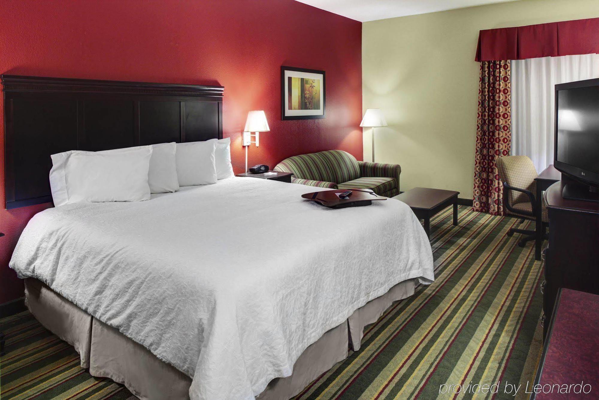 Hampton Inn Richmond-Меканиксвилл Экстерьер фото