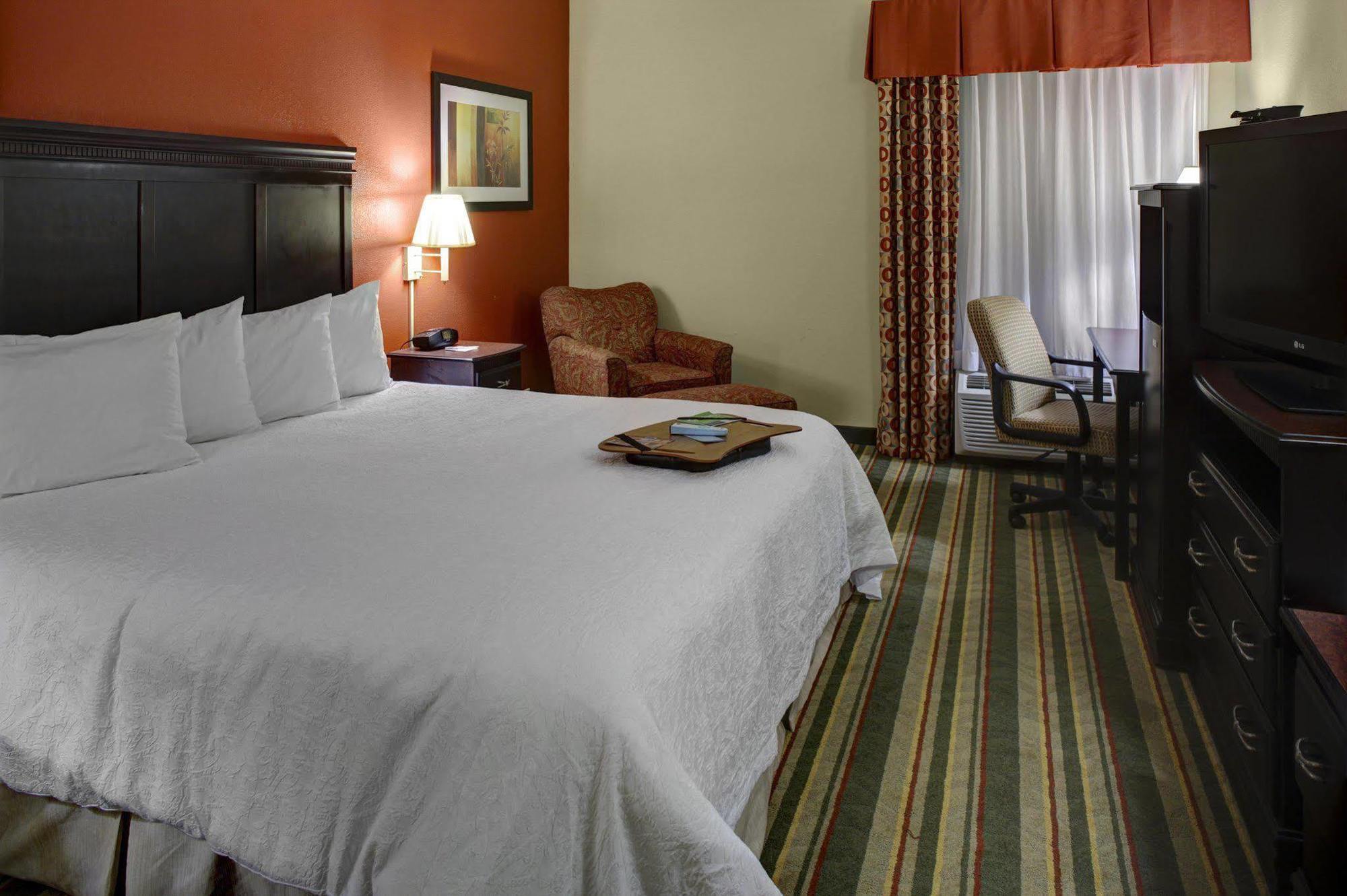 Hampton Inn Richmond-Меканиксвилл Экстерьер фото