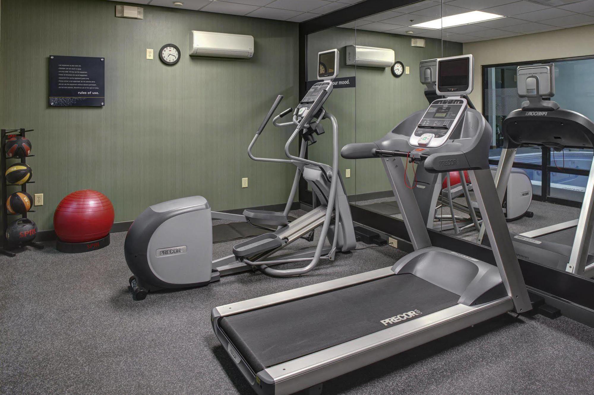 Hampton Inn Richmond-Меканиксвилл Экстерьер фото